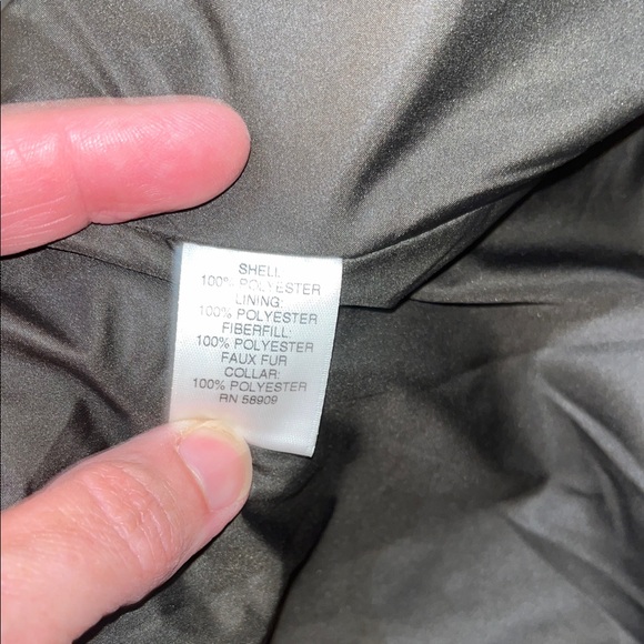 NWOT Women’s Cremieux Green Quilted Jacket with Shearling Collar
Medium - Picture 7 of 8